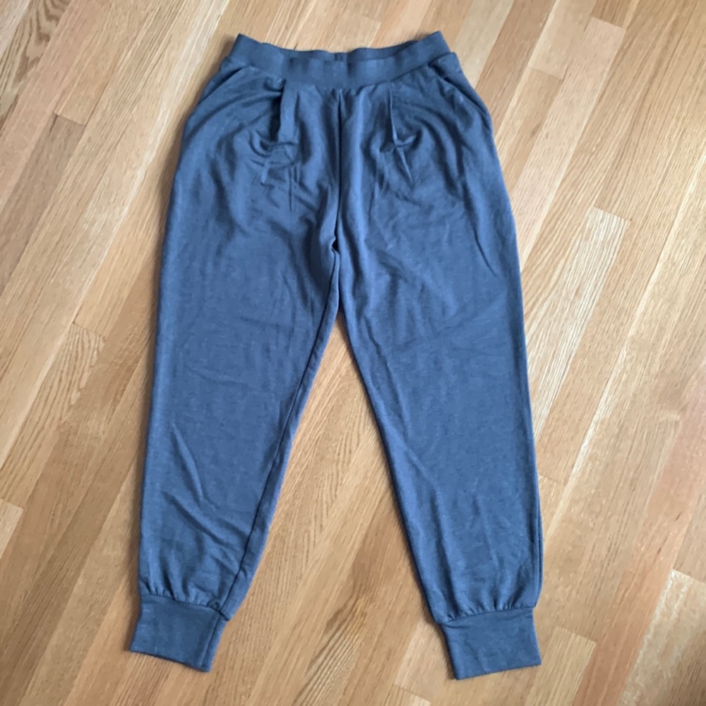 NWOT Uniqlo cuffed joggers